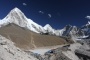 Pumori, v popředí vyhl. kopec Kala Patar